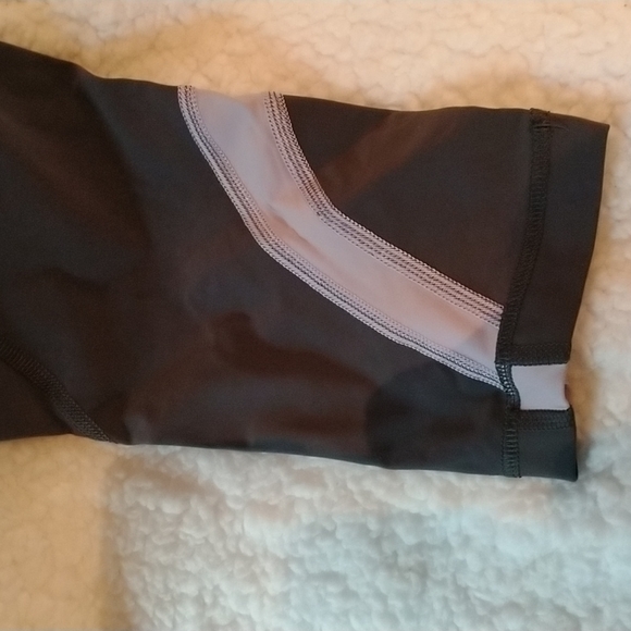 Lululemon capris - Picture 2 of 4